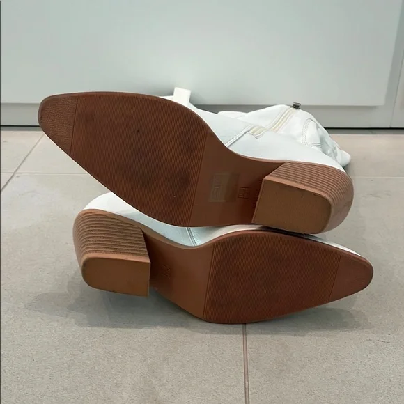 New White Leather Western-Style Women's Boots - Picture 12 of 15